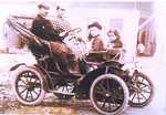 Wer kennt die Marke dieses Wagens (Zweizylinder V-Motor, Aufnahme aus 1905)?